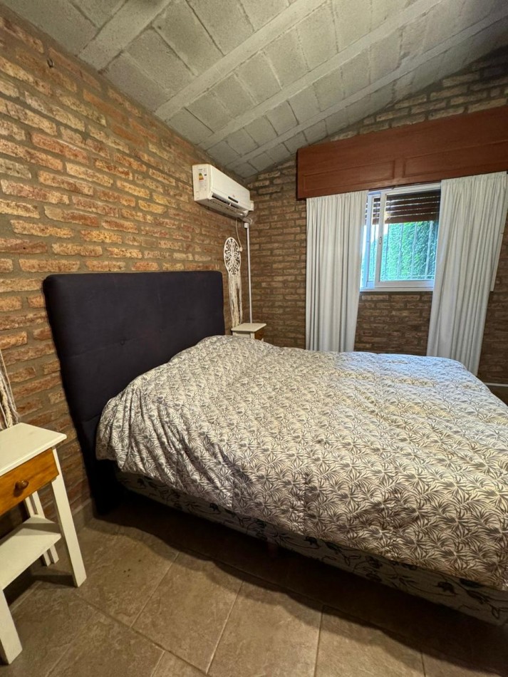 VILLA ALLENDE LOMAS ESTE   HERMOSA PROPIEDAD, QUINCHO, PILETA Y CUARTO DE GUARDADO ubicada sobre calle Valparaiso 