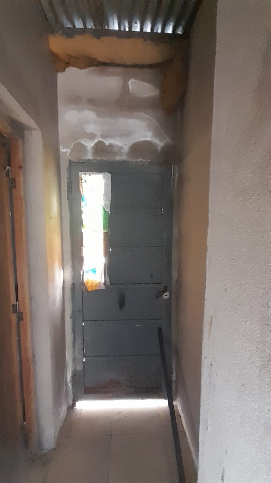 Casa en venta a terminar y refaccionar. Dos dormitorios, baño y cocina-comedor en villa allende 