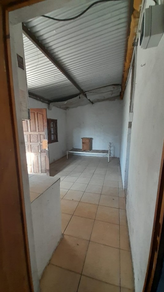 Casa en venta a terminar y refaccionar. Dos dormitorios, baño y cocina-comedor en villa allende 