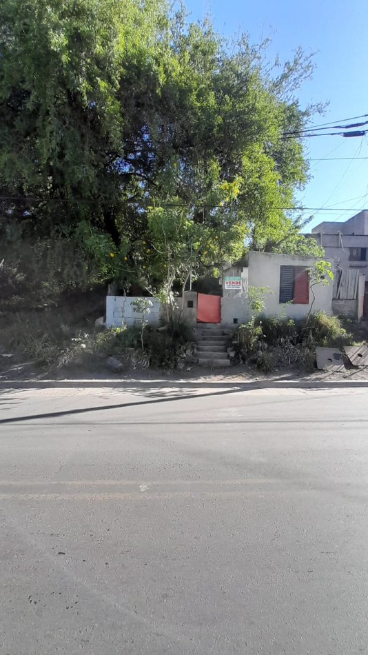 Casa en venta a terminar y refaccionar. Dos dormitorios, baño y cocina-comedor en villa allende 