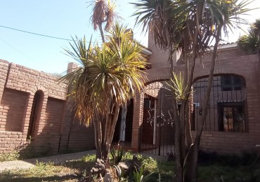 ARGUELLO - HERMOSA CASA CON PILETA RETASADA, ESCUCHAMOS TU OFERTA