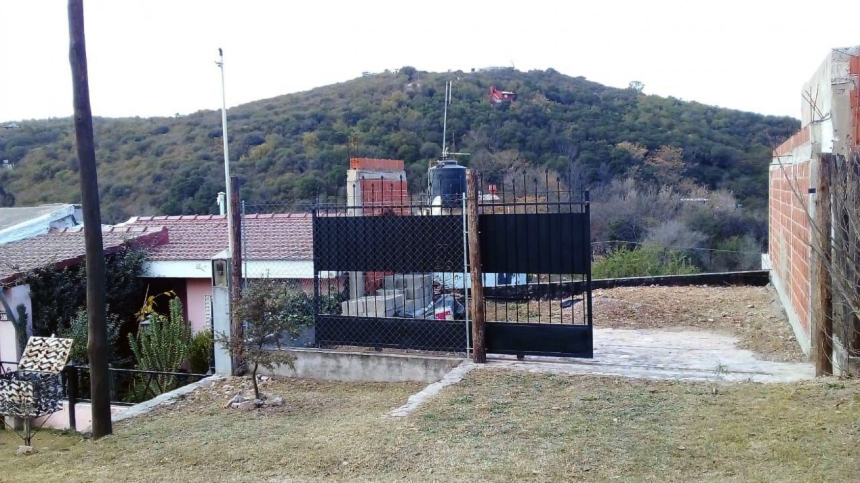 Terreno con Mejoras! No Pierdas Esta Excelente Oportunidad!