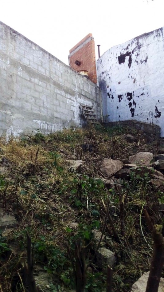 Terreno con Mejoras! No Pierdas Esta Excelente Oportunidad!