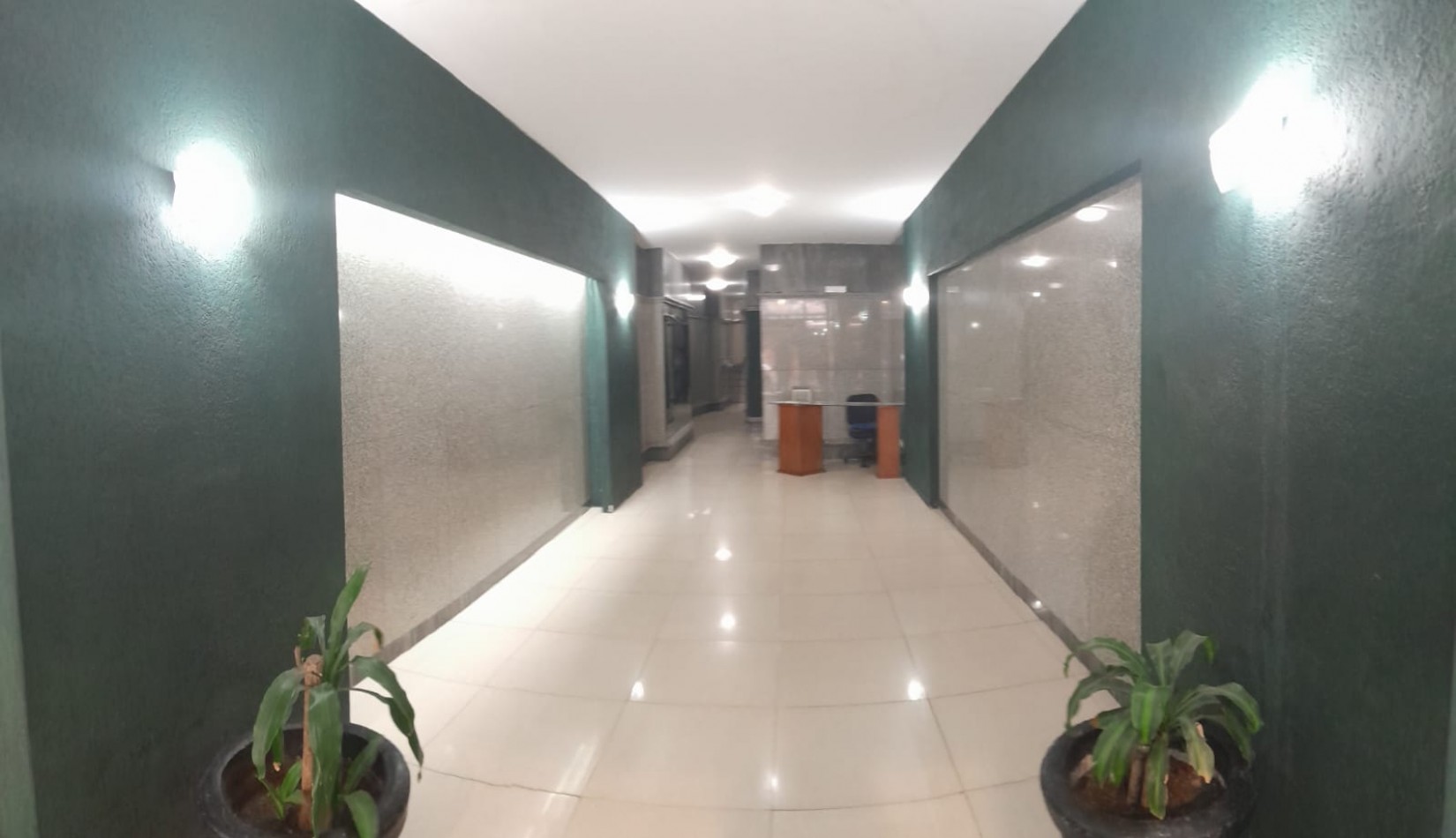 EXCELENTE DEPARTAMENTO COMPLETAMENTE AMOBLADO FRENTE A PATIO OLMOS - Ciudad de Cordoba