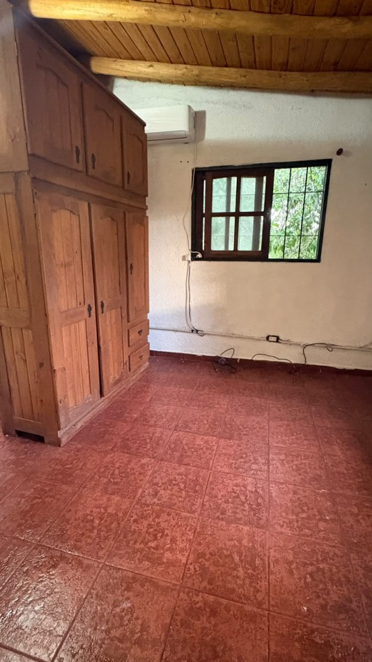 ALQUILER CASA HABITACION en Villa Allende Sobre calle Barcelona - BARRIO LOMAS ESTE 