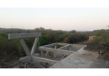 AGUA DE ORO, EXCELENTE LOTE CON PROYECTO DE VIVIENDA APROBADO E INICIADO