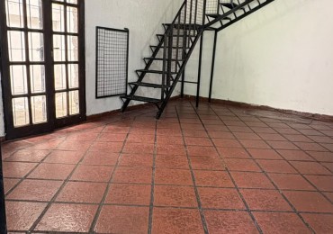 ALQUILER CASA HABITACION en Villa Allende Sobre calle Barcelona - BARRIO LOMAS ESTE 